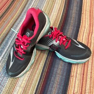 Brooks Pure Cadence running shoes